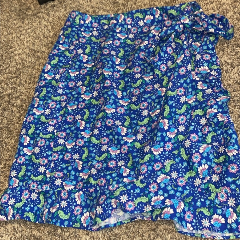 LOFT Mini Summer Wrap Floral Skirt size 10 WORN ONCE